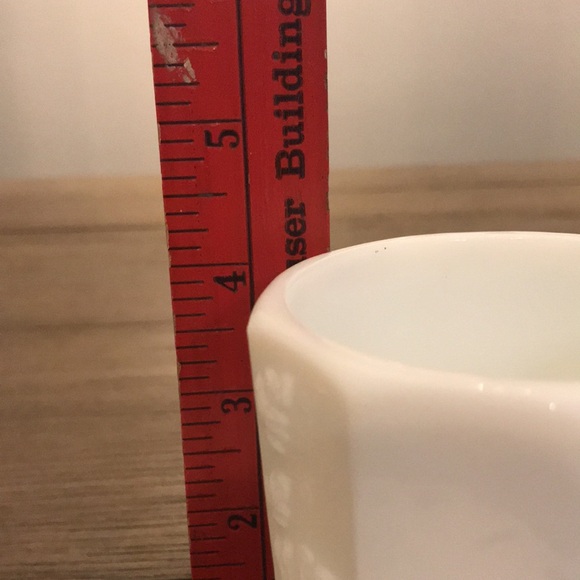 Westmoreland vintage grape pattern drinking glass and two unmarked ashtrays - Picture 6 of 11